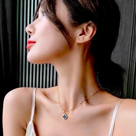 💎BOGO‼️ Clover leaf Double Side Rose Gold Necklace women jewelry - Picture 5 of 11